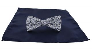 Contrast Floral Bow Tie & Navy Plain Pocket Square Set