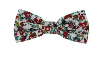 Contrast Floral Bow Tie & Red Plain Pocket Square Set